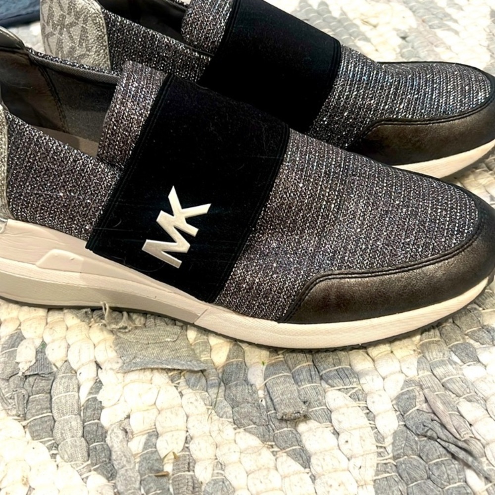 MICHAEL KORS Felix Trainer Platform Sneaker
Black/Silver 8.5M